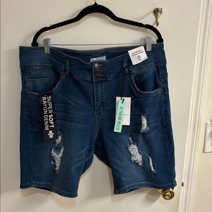 NWT Women’s Bamboo Blue Distressed Denim Junior Plus Shorts in Sz 20